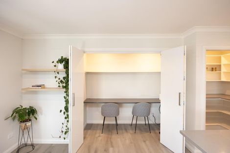 Photo of property in 6 Atlantic Drive, Fitzherbert, Palmerston North, 4410