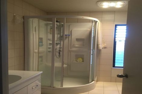 Photo of property in Lynn Park Terrace, 1/12 Ambrico Place, New Lynn, Auckland, 0600