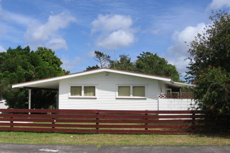 Photo of property in 36 Paragon Avenue, Beach Haven, Auckland, 0626