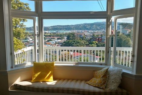 Photo of property in 41 Tio Tio Road, Miramar, Wellington, 6022