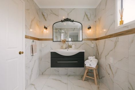 Photo of property in 20 Abby Road, Fitzherbert, Palmerston North, 4410