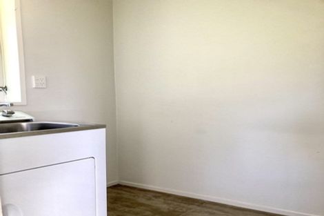 Photo of property in 21 West Harbour Drive, West Harbour, Auckland, 0618