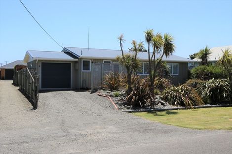 Photo of property in 9 Barber Street, Foxton Beach, Foxton, 4815