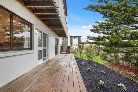 Photo of property in 10 Pine Terrace, Howick, Auckland, 2014