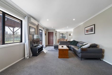 Photo of property in 841 Makerua Road, Tokomaru, Palmerston North, 4474