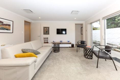 Photo of property in 2/19 Seaview Avenue, Northcote, Auckland, 0627