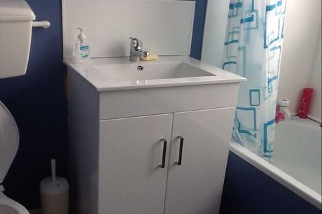 Photo of property in 2/47 Edgecombe Street, Newlands, Wellington, 6037