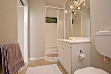 Photo of property in 20 Trelawny Place, Hillcrest, Auckland, 0627