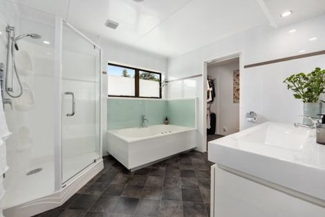 Photo of property in 7 King Charles Drive, Kingsley Heights, Upper Hutt, 5018