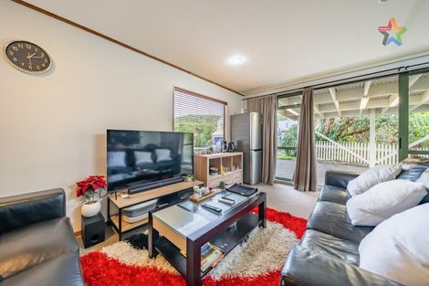 Photo of property in 16 Haast Close, Kelson, Lower Hutt, 5010