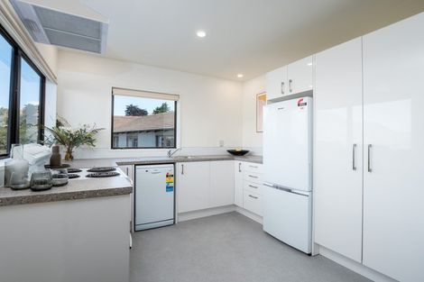 Photo of property in 17a Wynyard Crescent, Fernhill, Queenstown, 9300