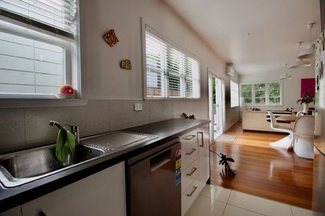 Photo of property in 245a Meola Road, Point Chevalier, Auckland, 1022