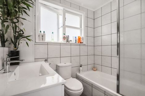 Photo of property in 15 Arimu Road, Papakura, 2110