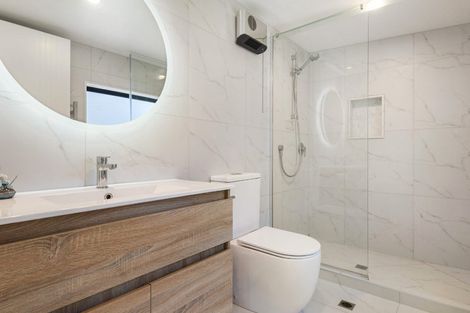 Photo of property in 61b Knights Road, Rothesay Bay, Auckland, 0630