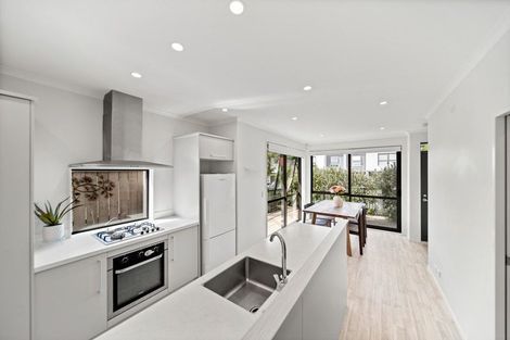 Photo of property in 37 Matairangi Avenue, Totara Heights, Auckland, 2105