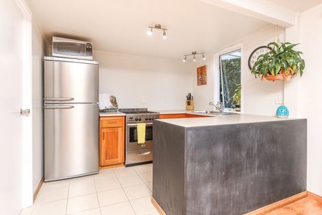 Photo of property in 6 Laura Street, Kelston, Auckland, 0602