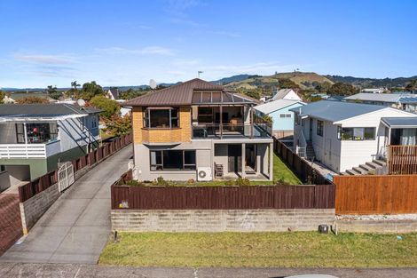 Photo of property in 816 Papamoa Beach Road, Papamoa Beach, Papamoa, 3118