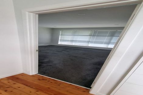 Photo of property in 121 Centreway Road, Orewa, 0931