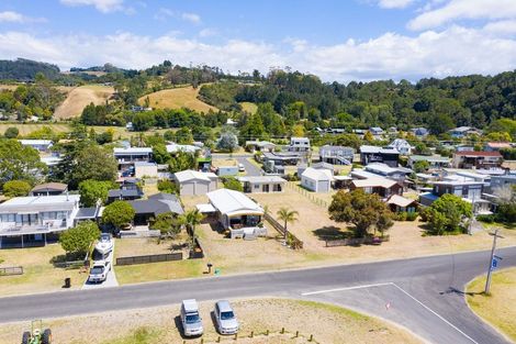 Photo of property in 16 Banks Street, Cooks Beach, Whitianga, 3591
