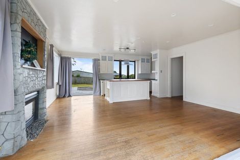 Photo of property in 44 Pine Avenue, Henderson, Auckland, 0612