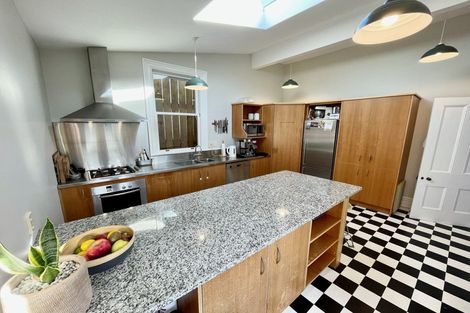 Photo of property in 45 Fairview Crescent, Kelburn, Wellington, 6012