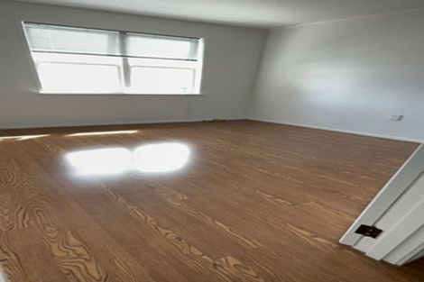 Photo of property in 372 Glenfield Road, Glenfield, Auckland, 0629