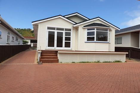 Photo of property in 333 The Parade, Island Bay, Wellington, 6023