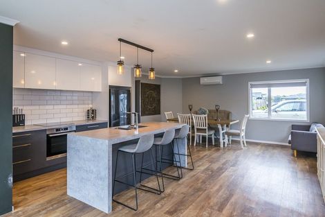 Photo of property in 14 Gallipoli Place, Paraparaumu, 5032