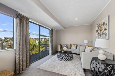 Photo of property in 1/5 Masterton Road, Rothesay Bay, Auckland, 0630