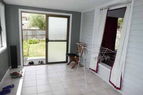 Photo of property in 23 Tobruk Crescent, Milford, Auckland, 0620