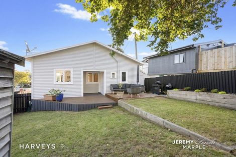 Photo of property in 1/112a View Road, Sunnyvale, Auckland, 0612