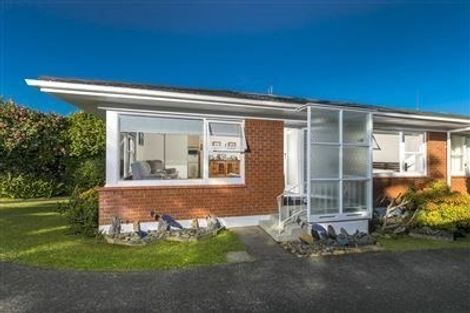 Photo of property in 1/33 Knightsbridge Drive, Forrest Hill, Auckland, 0620