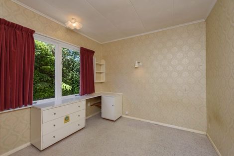 Photo of property in 42 Versailles Street, Karori, Wellington, 6012