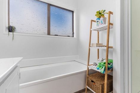 Photo of property in 1 Oakmont Place, Wattle Downs, Auckland, 2103