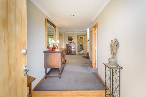 Photo of property in 56 Ruapehu Drive, Fitzherbert, Palmerston North, 4410