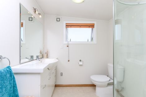 Photo of property in 6 Laura Street, Kelston, Auckland, 0602