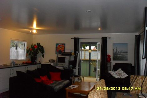 Photo of property in 11 Sandys Parade, Laingholm, Auckland, 0604