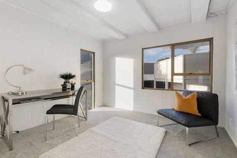 Photo of property in 21a Garadice Road, Rothesay Bay, Auckland, 0630