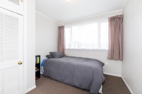 Photo of property in 5b Sheehan Road, Te Atatu South, Auckland, 0610