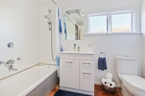 Photo of property in 30 Holton Road, Amberley, 7481