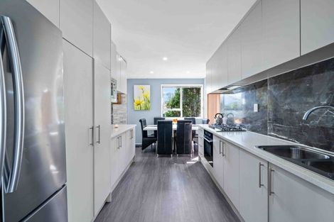 Photo of property in 16 Neems Place, Manurewa, Auckland, 2102