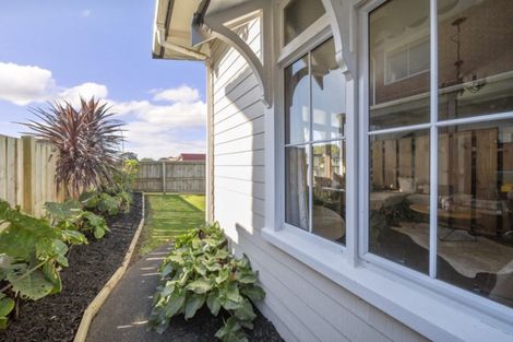 Photo of property in 60 Crownhill Street, Spotswood, New Plymouth, 4310
