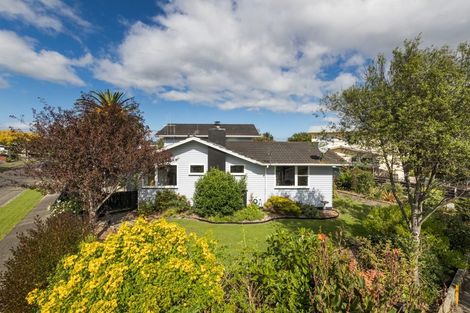 Photo of property in 11 Catlins Crescent, Milson, Palmerston North, 4414