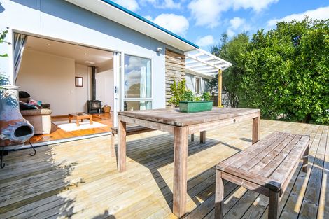 Photo of property in 6 Laura Street, Kelston, Auckland, 0602