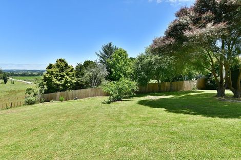 Photo of property in 6 Hand Road, Helensville, 0800