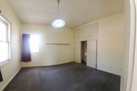 Photo of property in 16 Edinburgh Terrace, Berhampore, Wellington, 6023
