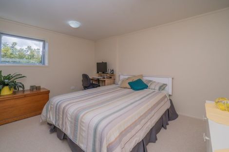 Photo of property in 16 Kiwi Esplanade, Mangere Bridge, Auckland, 2022