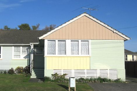 Photo of property in 6a Matahourua Crescent, Cannons Creek, Porirua, 5024