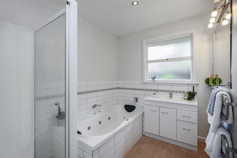 Photo of property in 9 Oakfield Street, Burnside, Christchurch, 8053