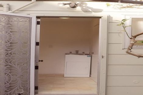 Photo of property in 62 Kohekohe Street, New Lynn, Auckland, 0600